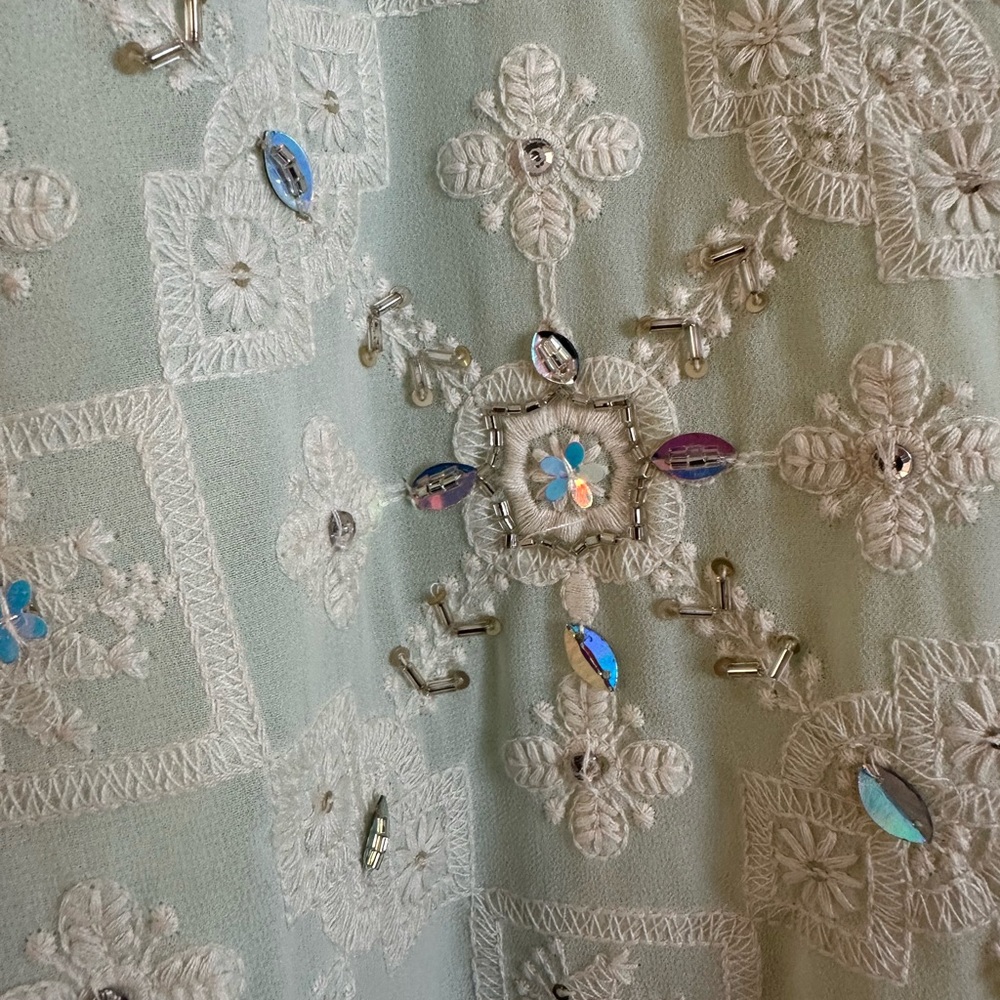 Lashkaraa Light Green Embroidered Suit - Picture 8 of 16